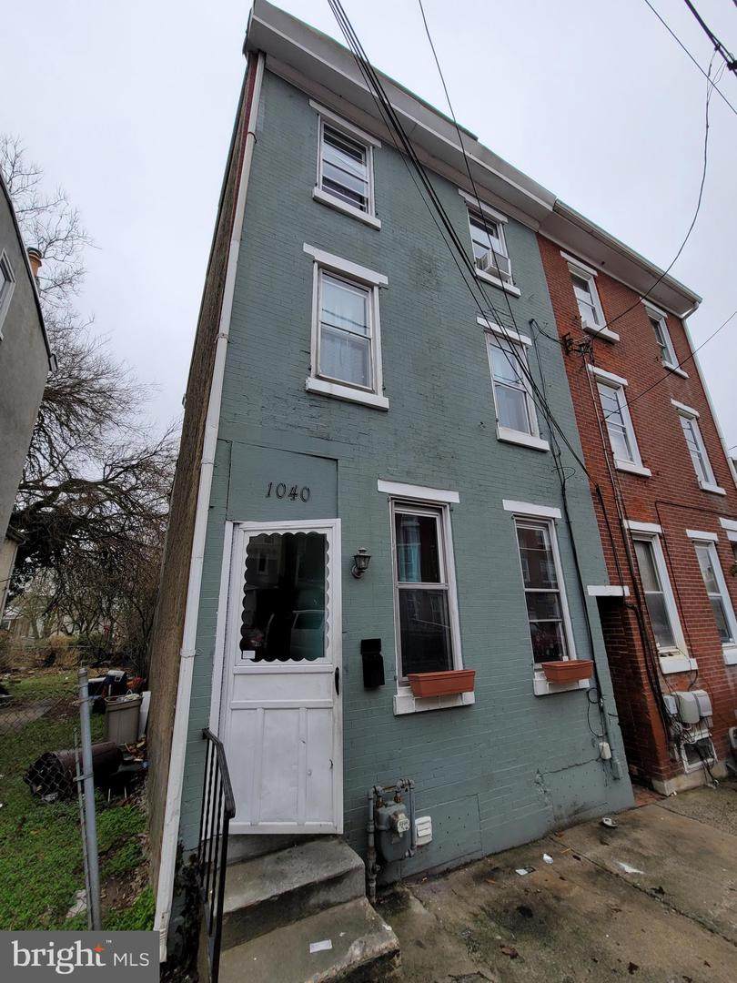 1040 Green Street - Photo 1