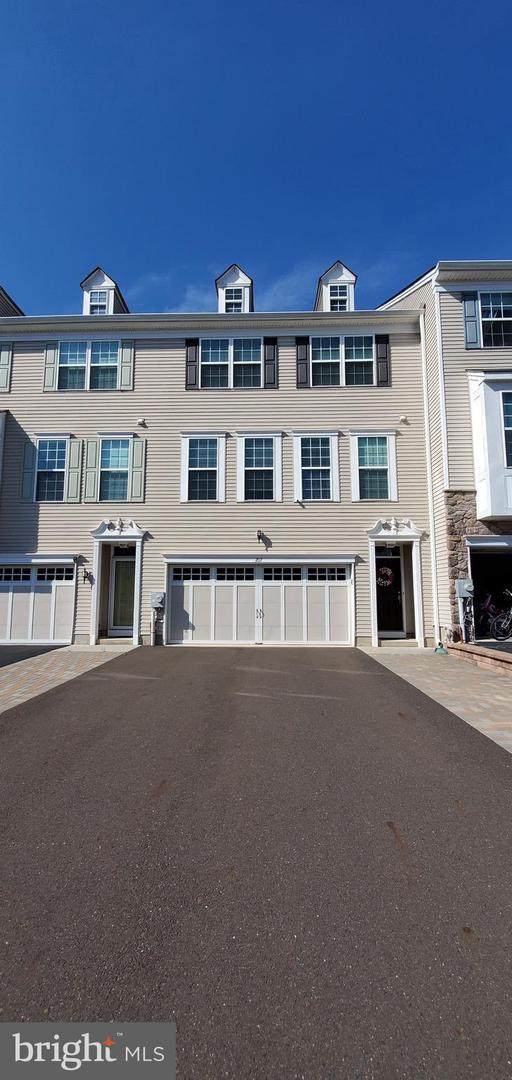 207 Chestnut Court - Photo 1