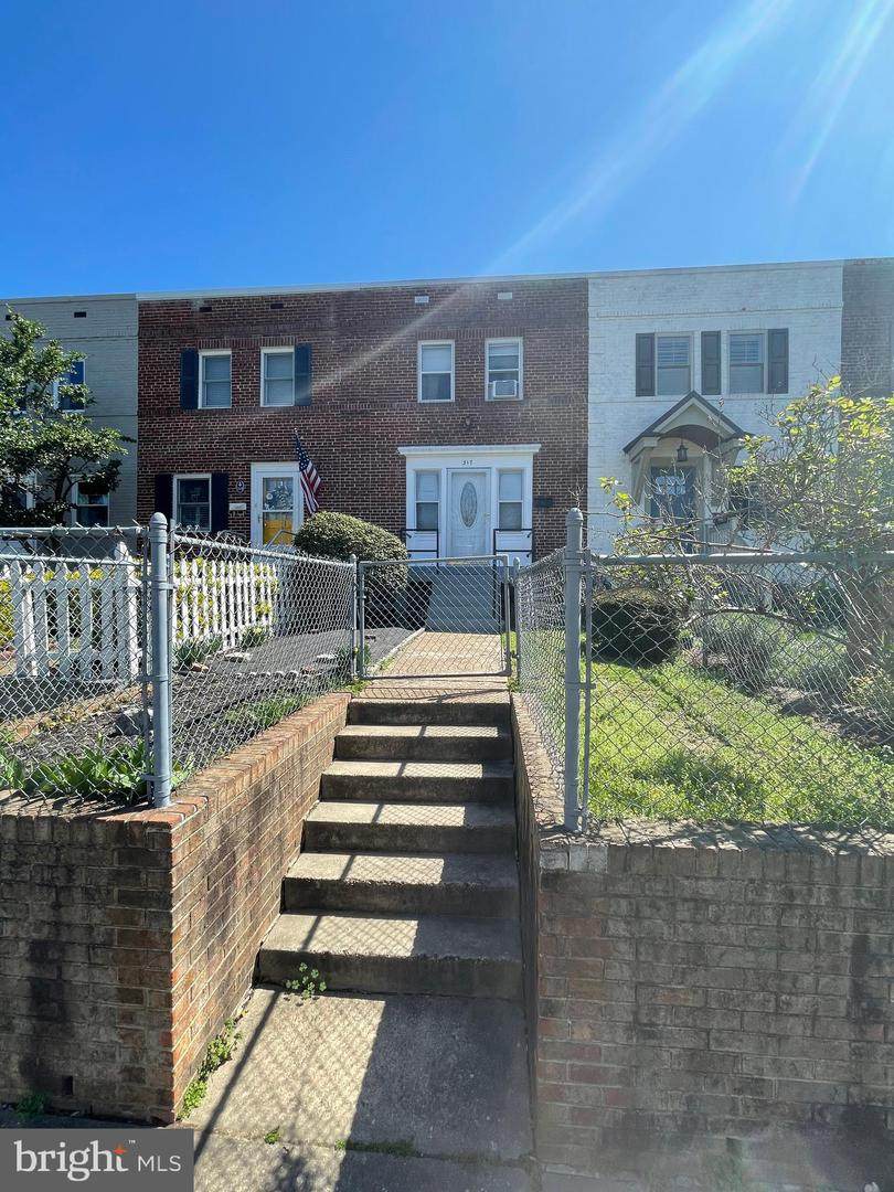 317 Mount Vernon Avenue - Photo 1