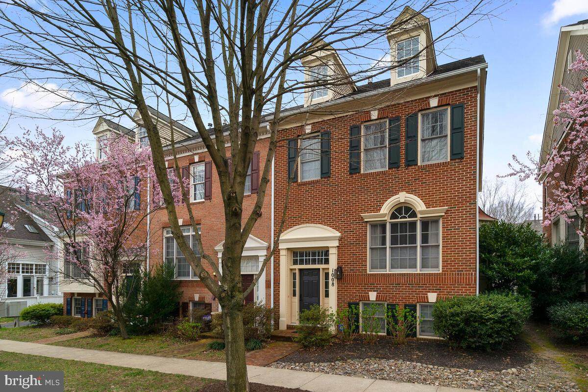 1008 Pleasant Drive - Photo 1