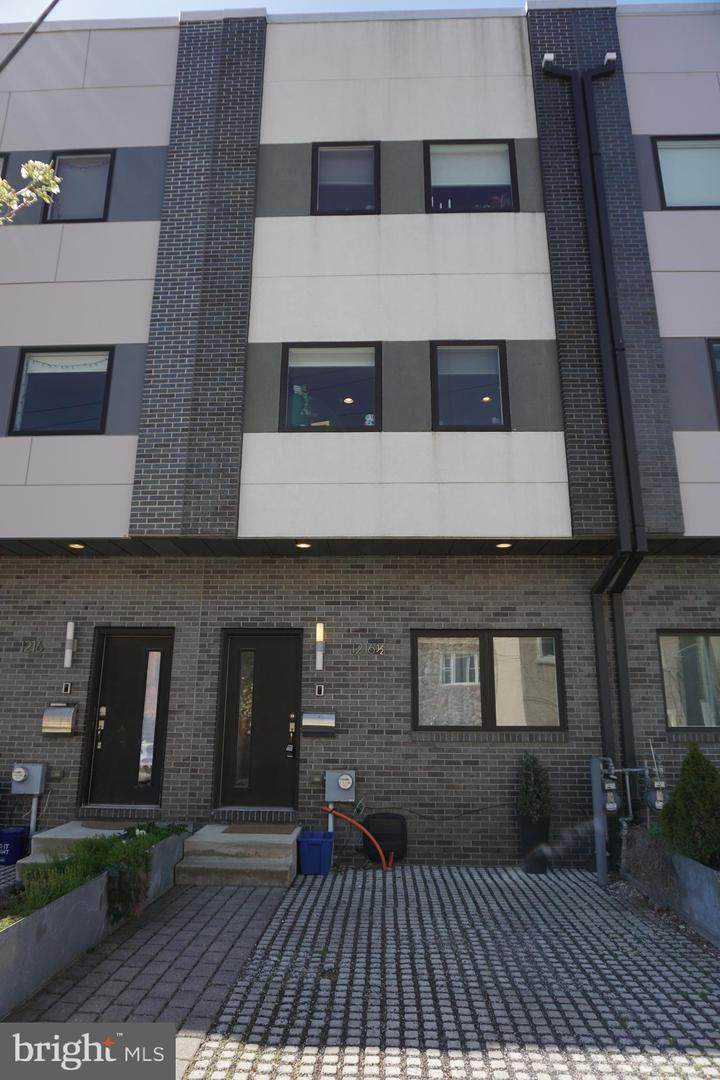 1216 1/2 Crease Street - Photo 1