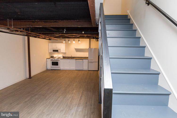 1737 Howard Street - Photo 1
