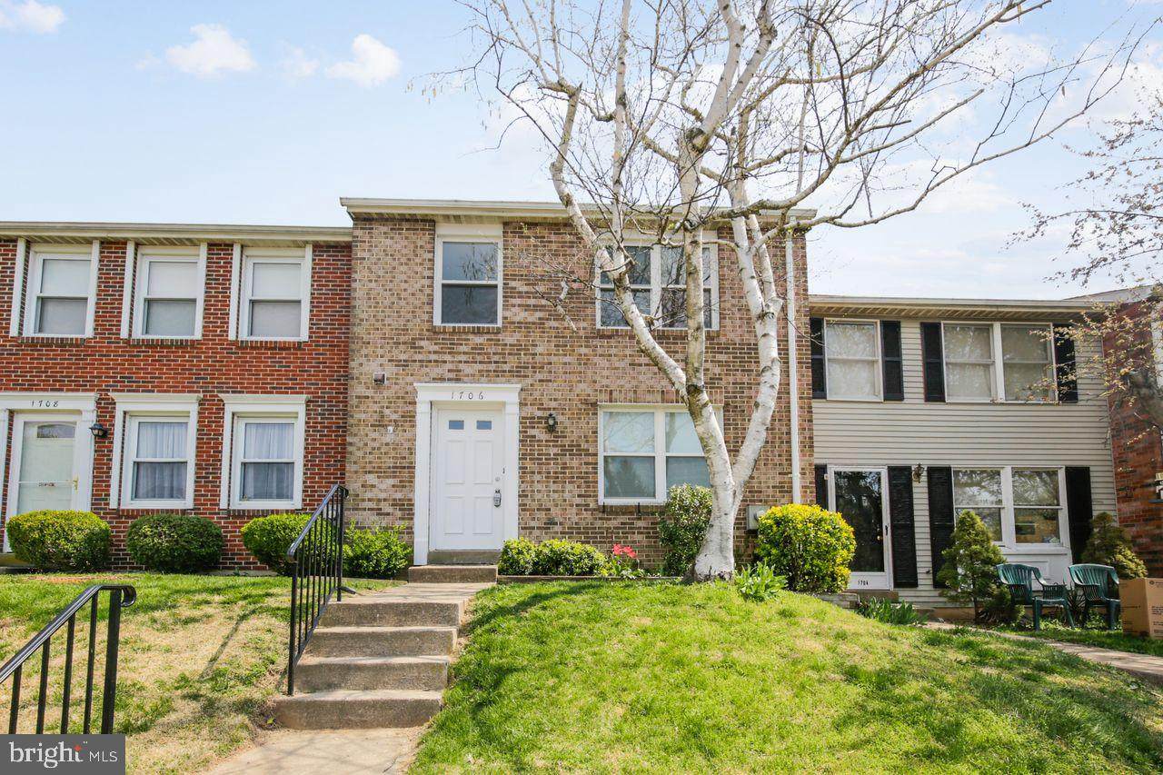 1706 Carriage Court - Photo 1