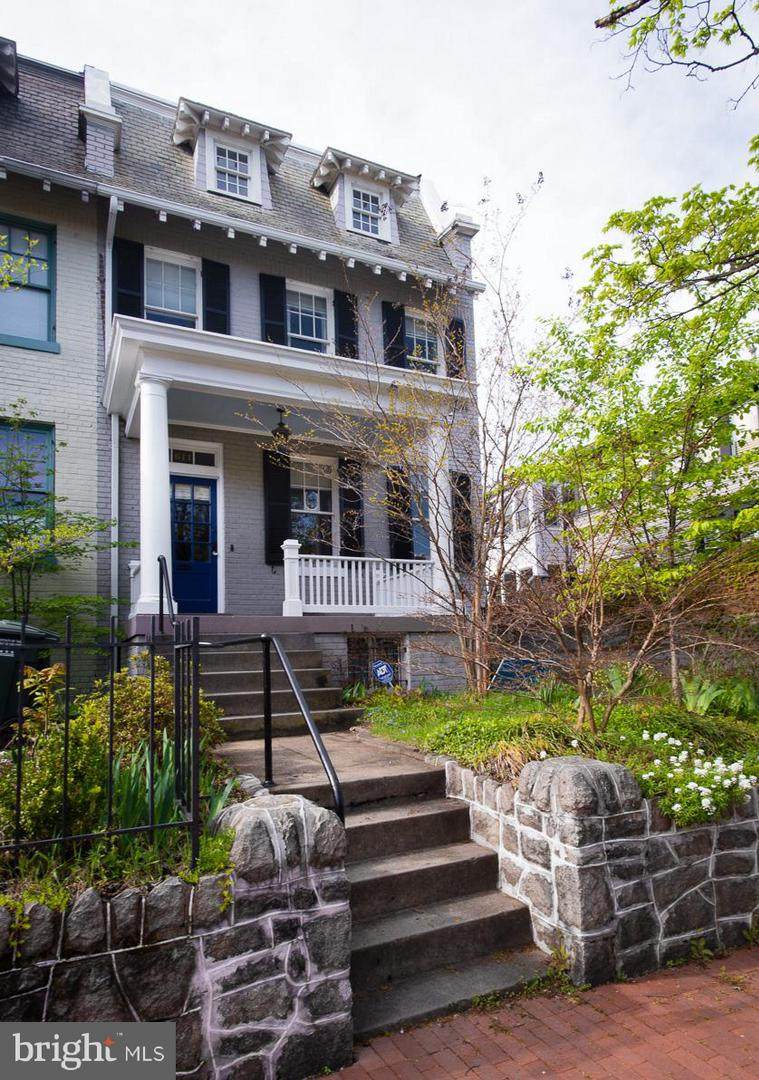 611 E Street - Photo 1