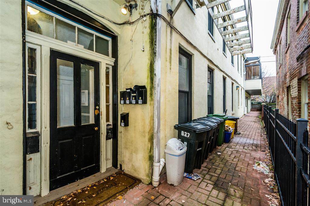827 Bond Street - Photo 1