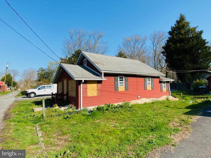 8 Nelson Avenue - Photo 1