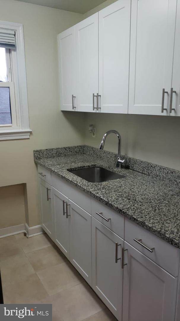 1110 Kenilworth Street - Photo 1