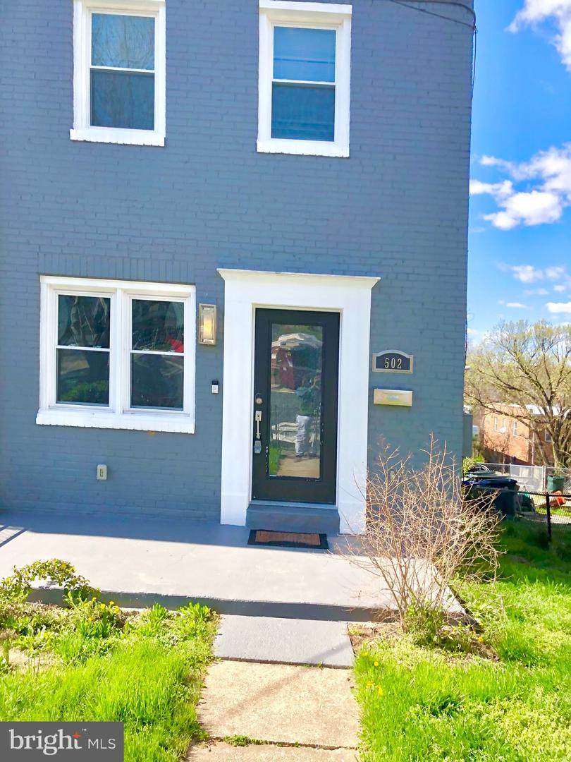 502 Foxhall Place - Photo 1