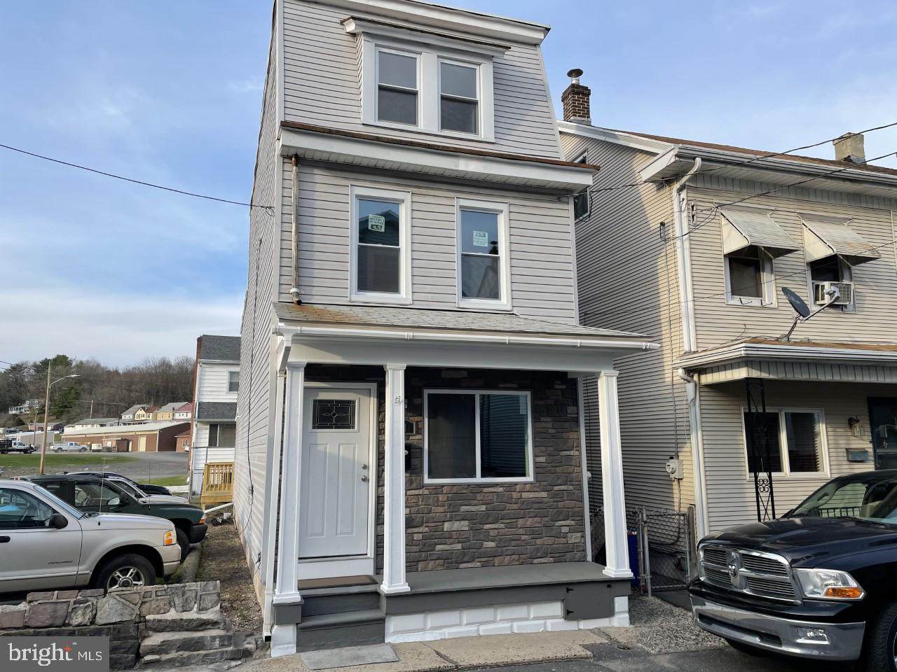418 Carbon Street - Photo 1