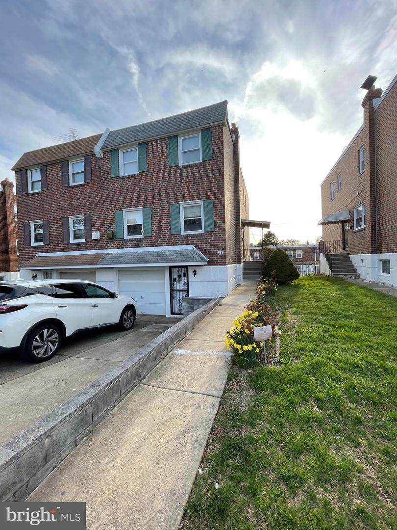748 Kentwood Street - Photo 1