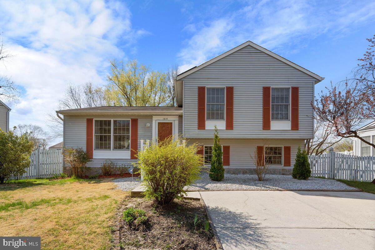 1315 Somerset Road - Photo 1