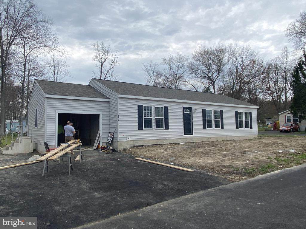 176 Hemlock Drive - Photo 1