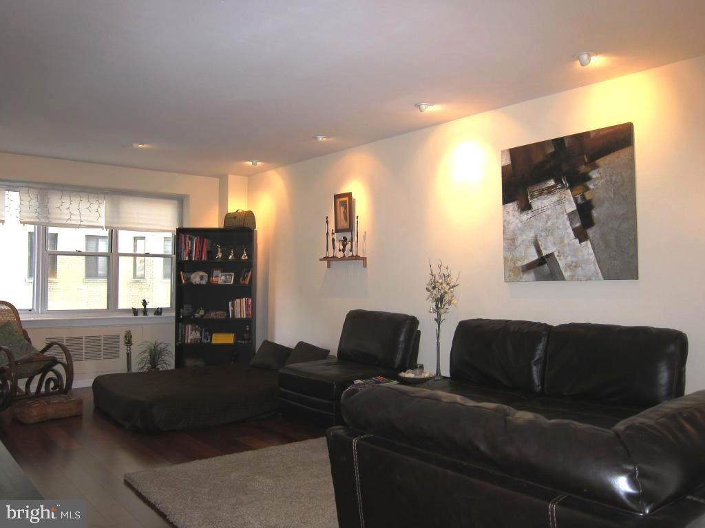 220 Rittenhouse Square - Photo 1