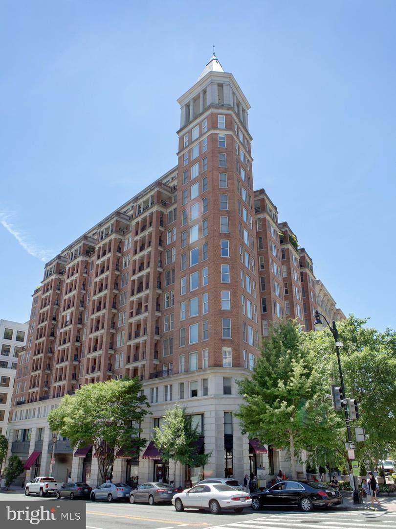 601 Pennsylvania Avenue - Photo 1