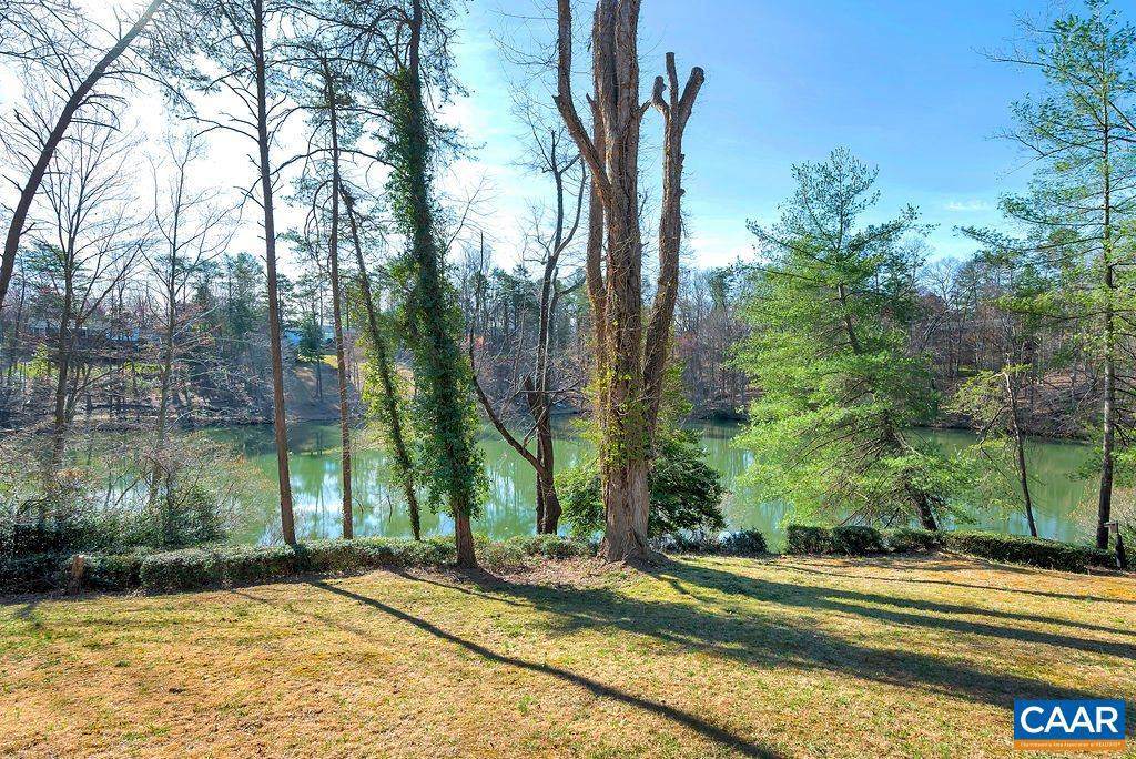 105 Powhatan Circle - Photo 1