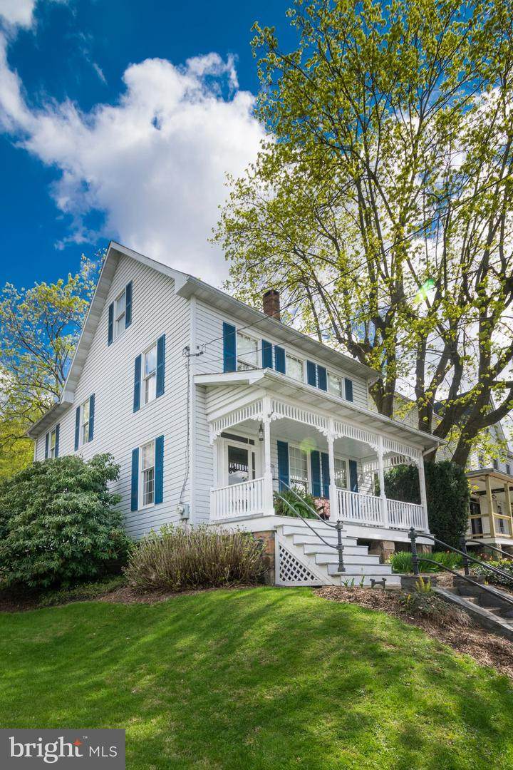 1629 Chestnut Street - Photo 1