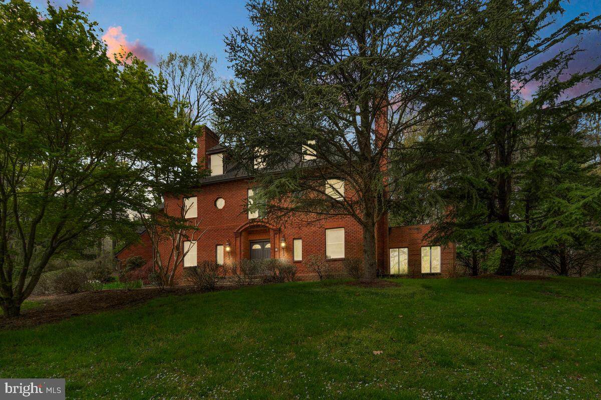 11 Woodward Court - Photo 1