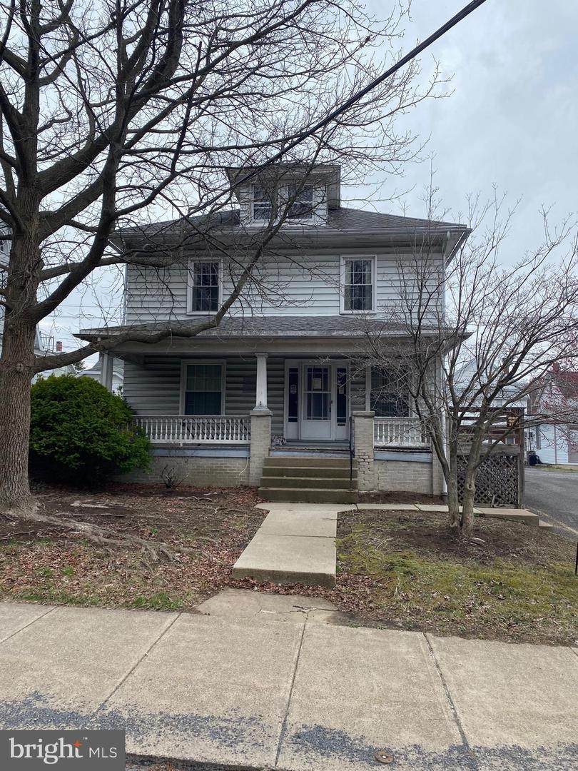 252 11TH Street - Photo 1