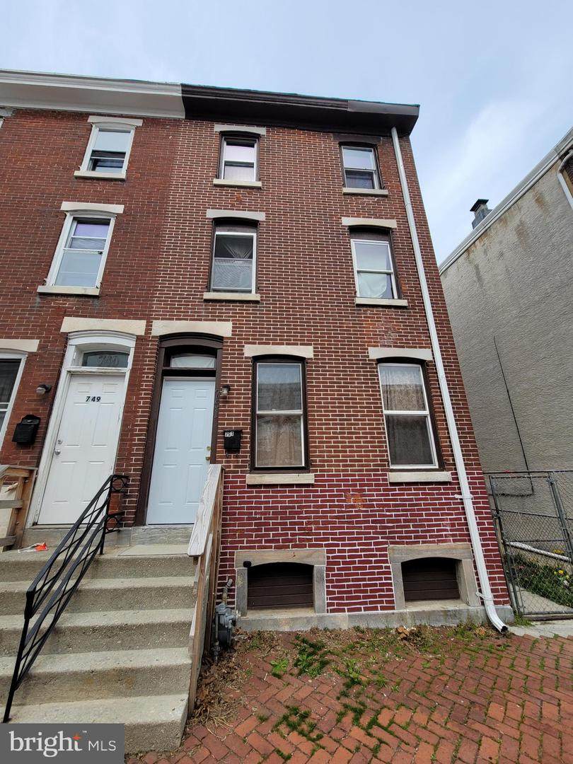 751 Chain Street - Photo 1
