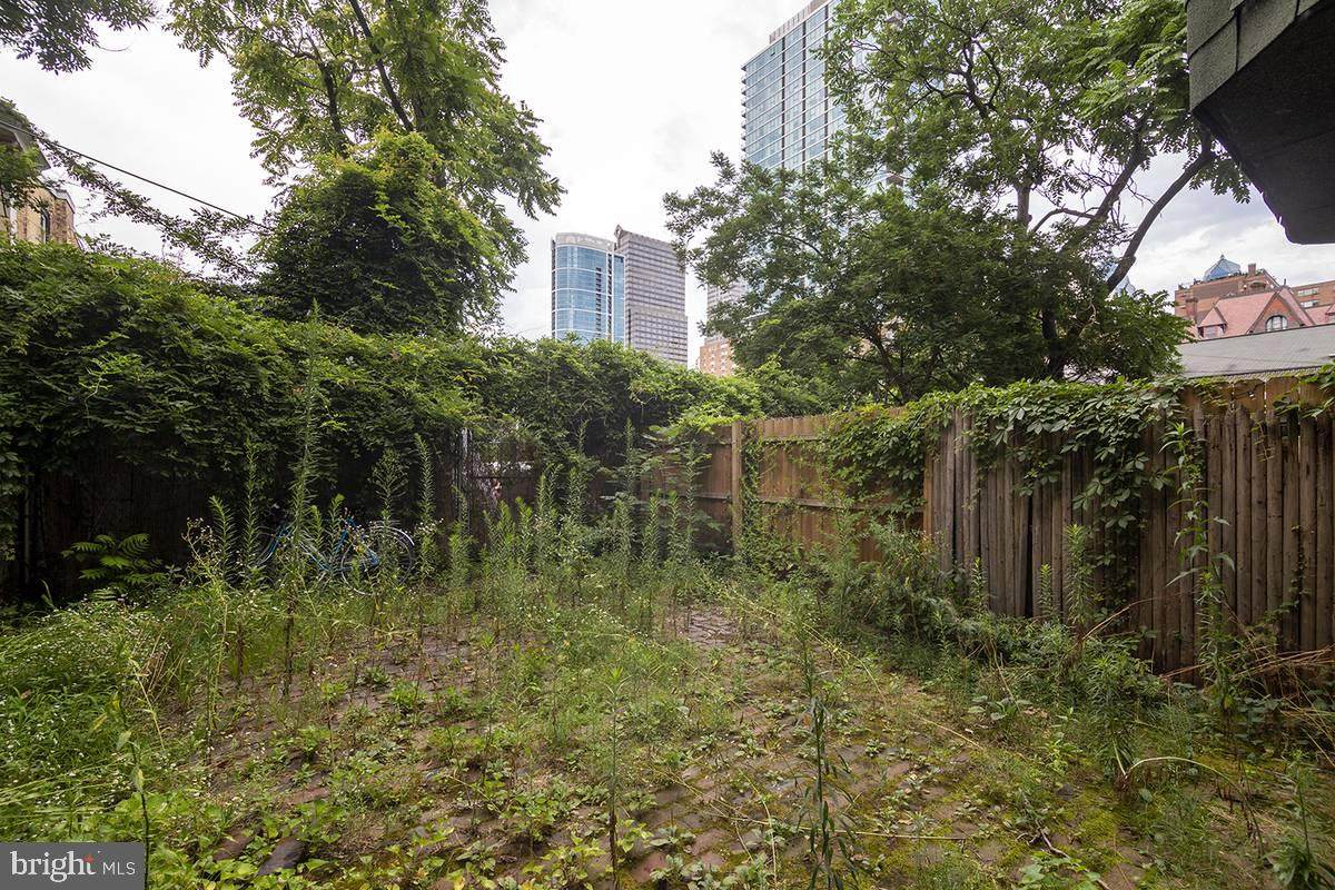 2209 Walnut Street - Photo 1