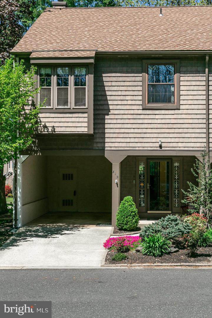 312 Kings Croft - Photo 1