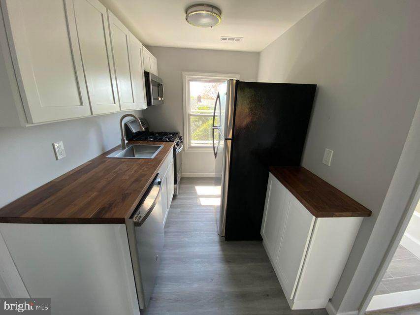 4 Columbia Avenue - Photo 1