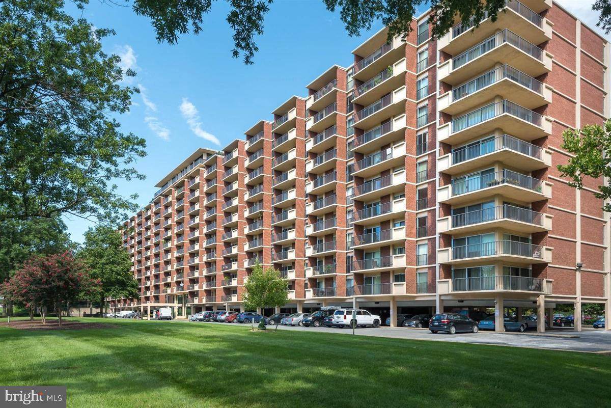 1300 Army Navy Drive - Photo 1