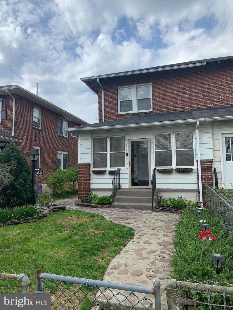 203 Woodlawn Avenue - Photo 1