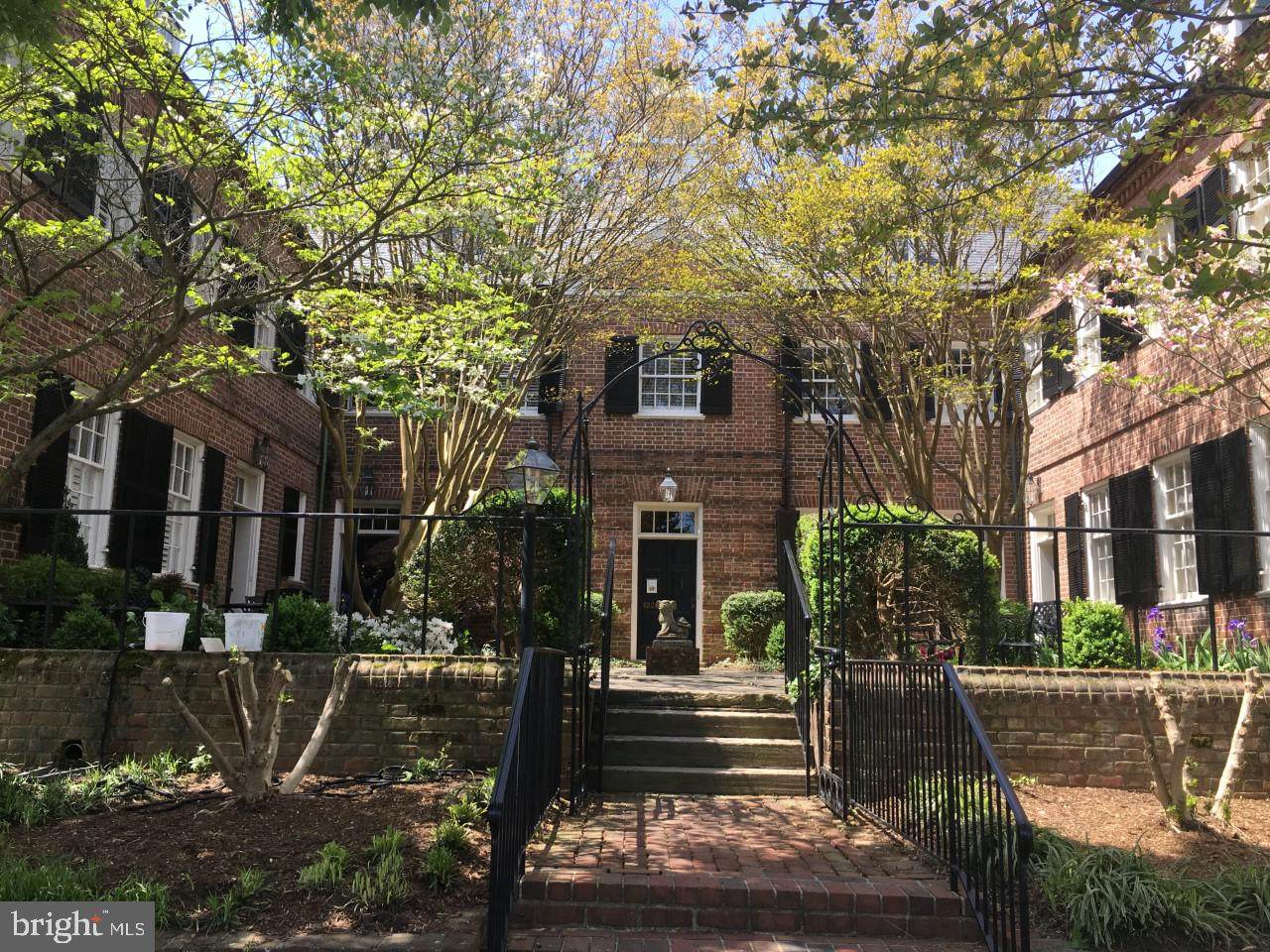 1220 Sophia Street - Photo 1