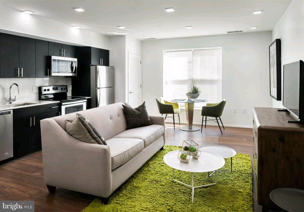 9 Mount Royal Avenue - Photo 1
