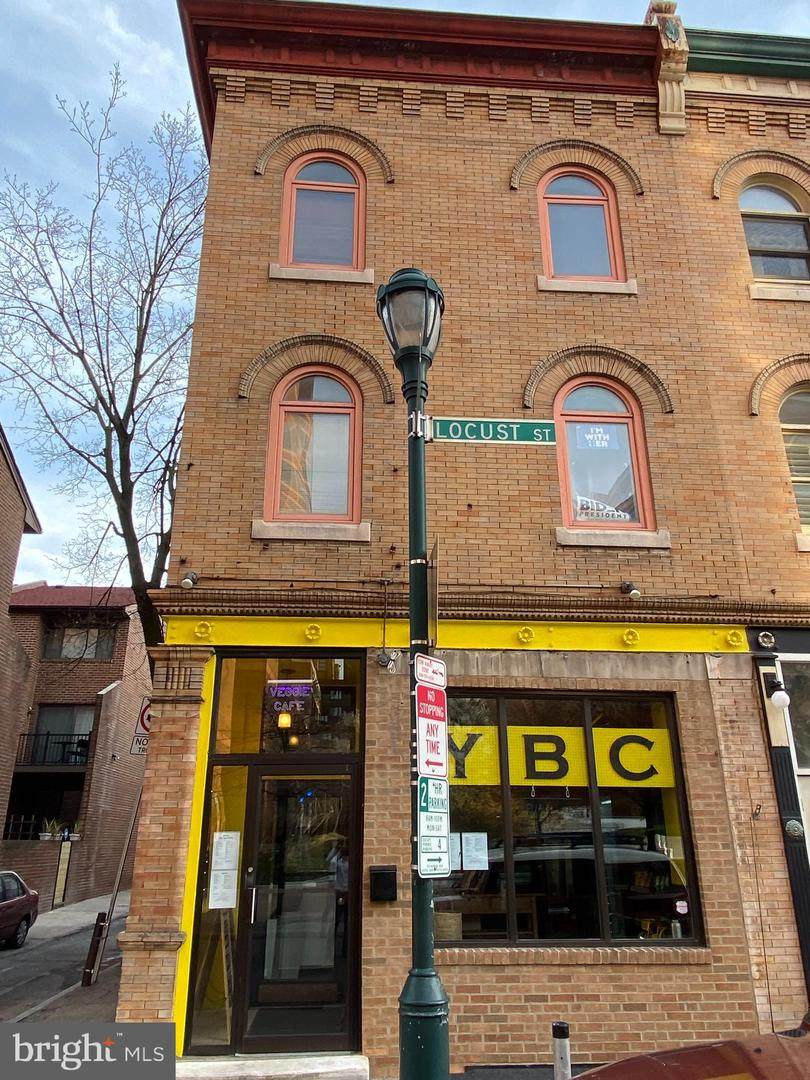 930 Locust Street - Photo 1