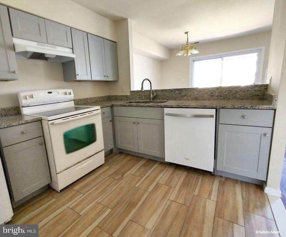 3922 Woodhue Place - Photo 1