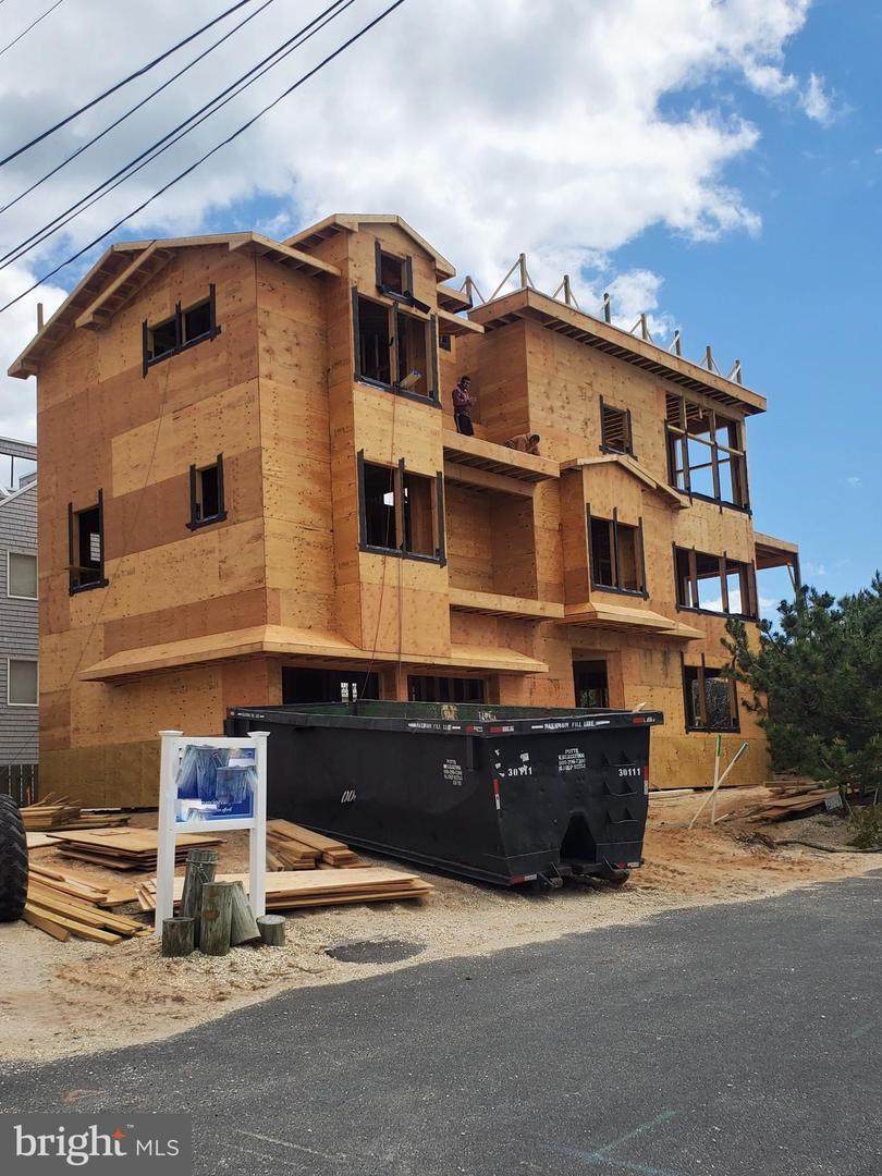 209 22ND Street - Photo 1