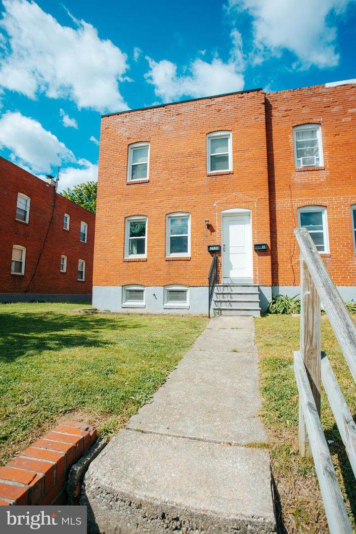 2926 Yorkway - Photo 1