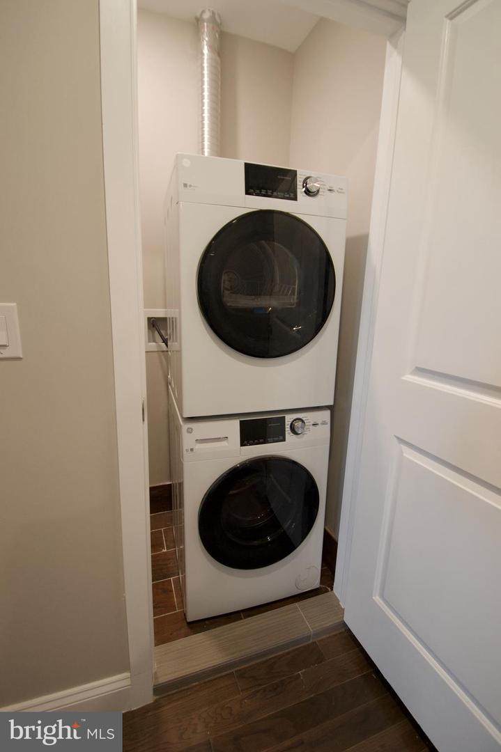 1422 Callowhill Street - Photo 1