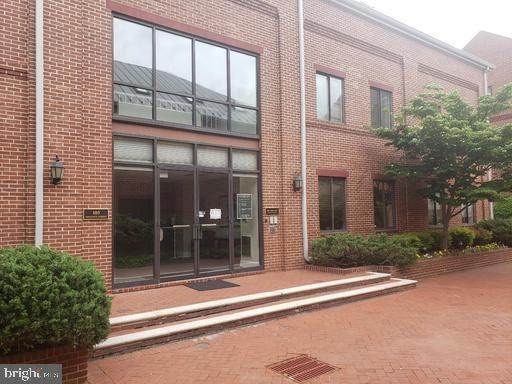 105 Oronoco Street - Photo 1