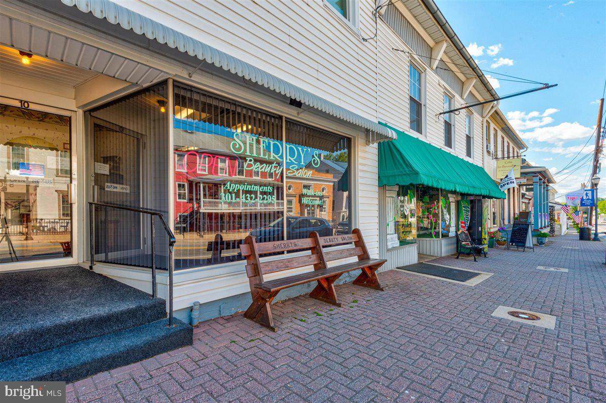 8-8 1/2 Main Street - Photo 1
