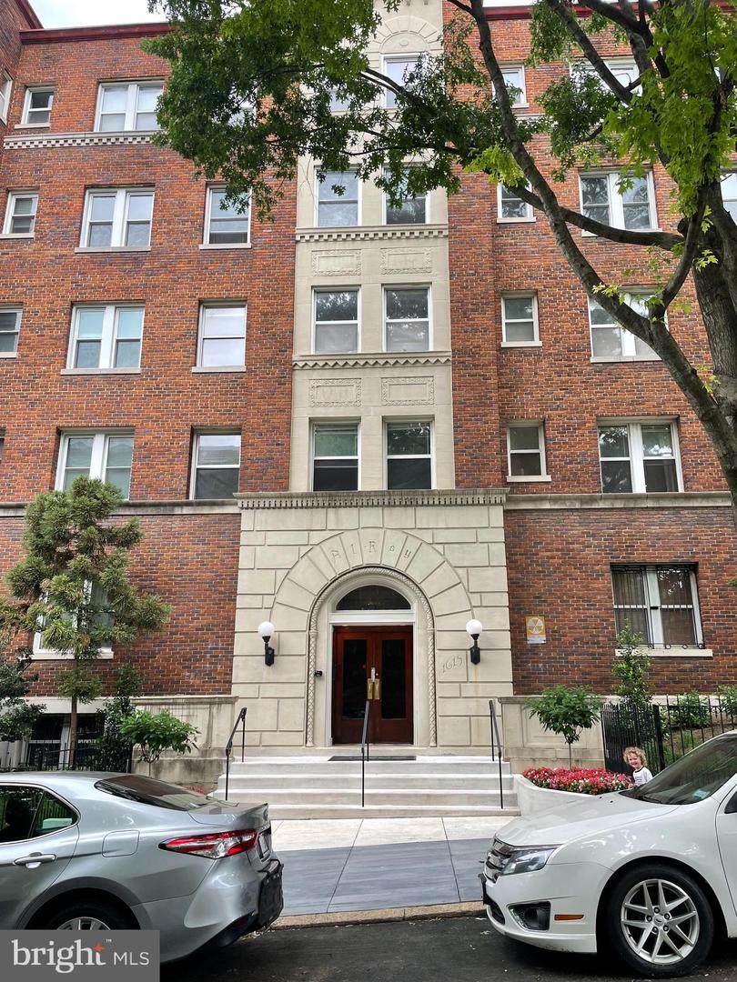 1615 Kenyon Street - Photo 1