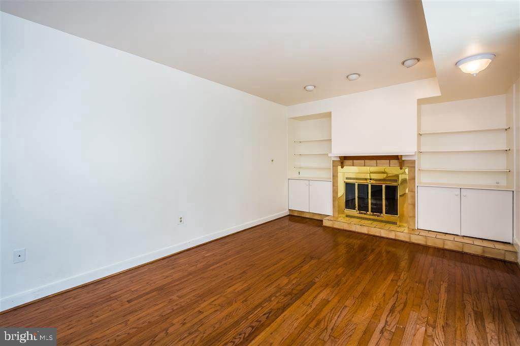 827 Bond Street - Photo 1