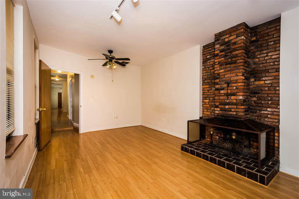 827 Bond Street - Photo 1