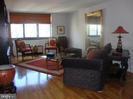 1420 Locust Street - Photo 1