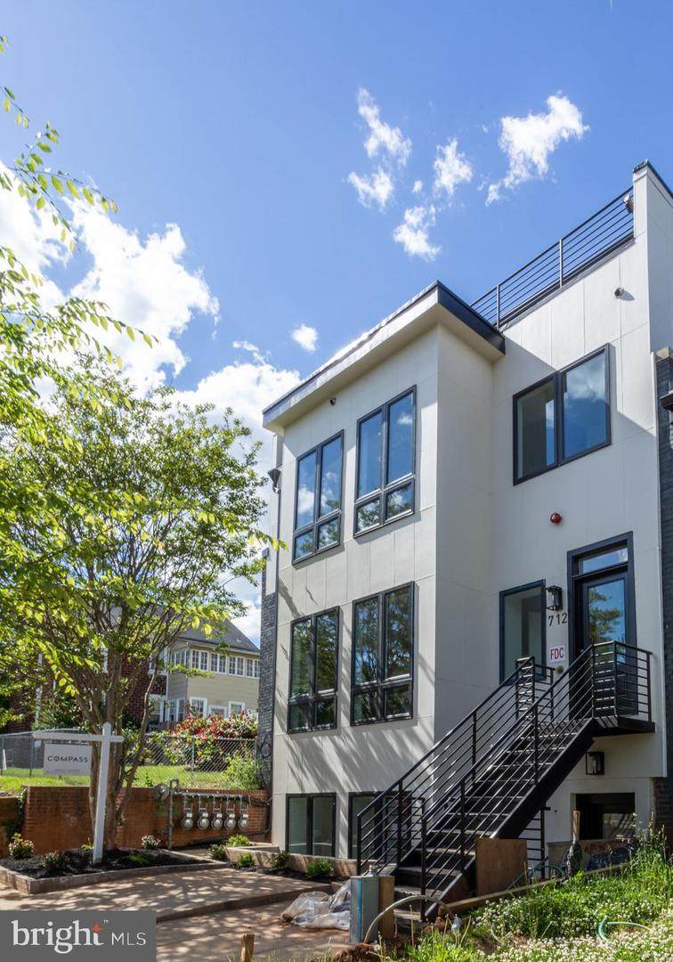 712 Kearny Street - Photo 1