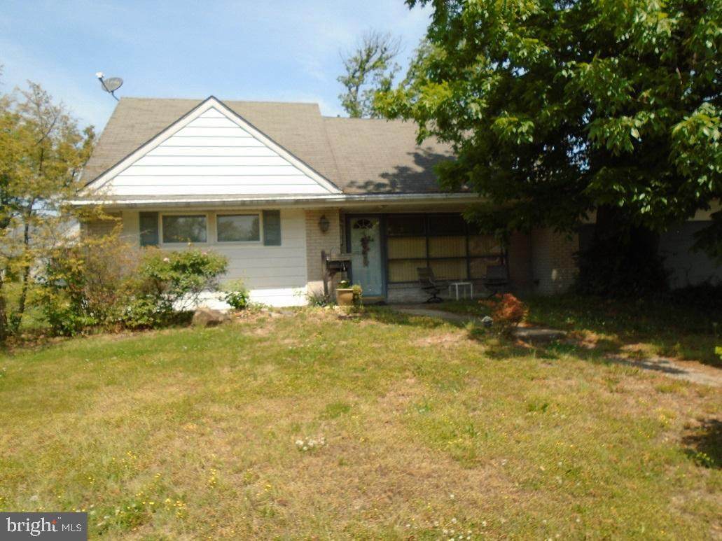 201 Oxford Circle - Photo 1
