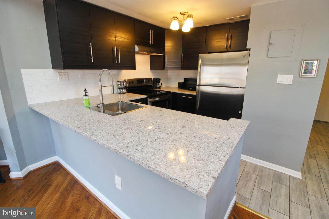 723 Charles Street - Photo 1