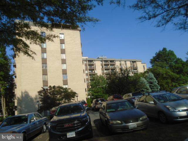 6001 Arlington Boulevard - Photo 1