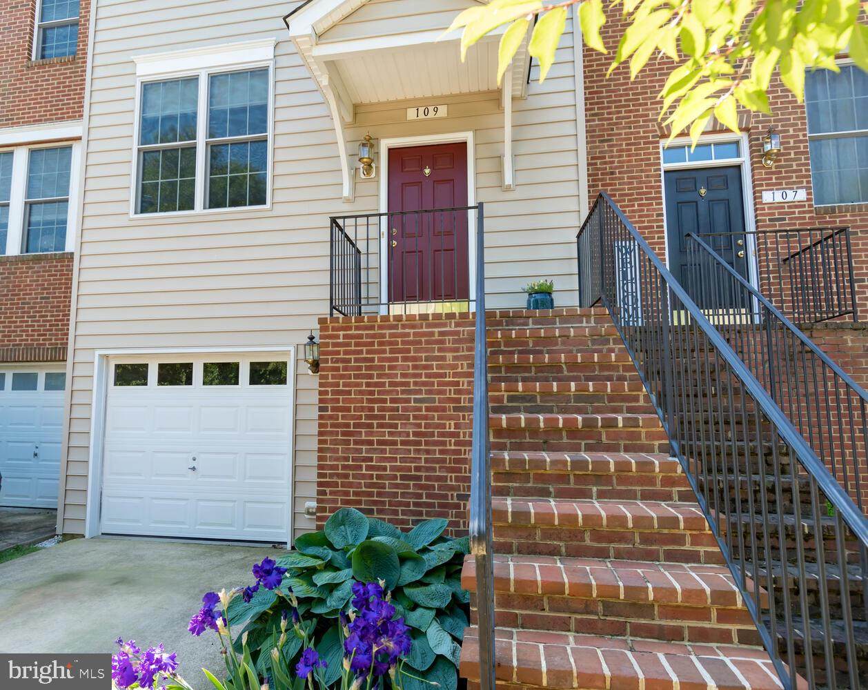 109 Acorn Drive - Photo 1