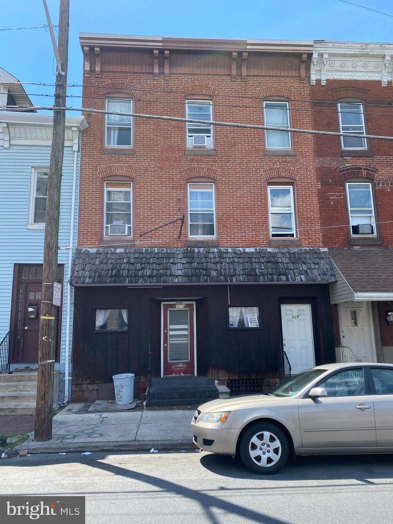 826 10TH Street - Photo 1