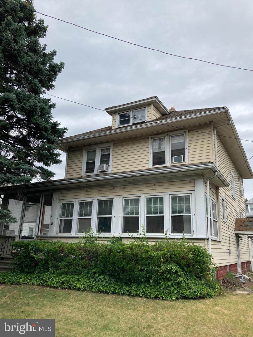 911 Bergen Street - Photo 1
