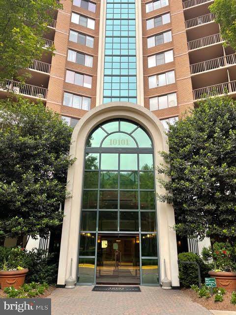 10101 Grosvenor Place - Photo 1