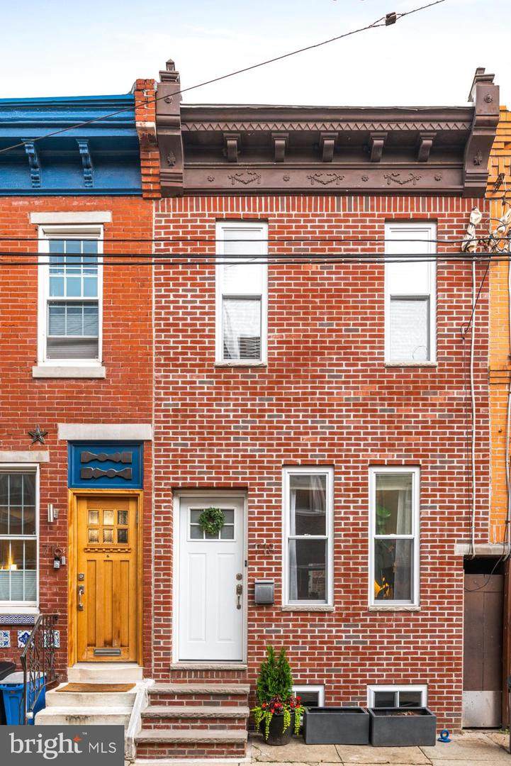 718 Saint Albans Street - Photo 1